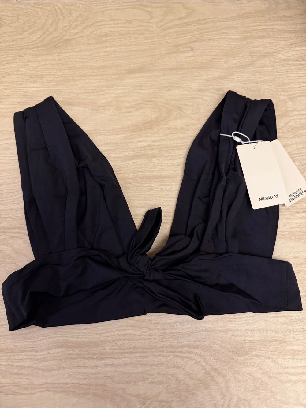 MONDAY SWIMWEAR ARUBA TOP BLACK - V/VV